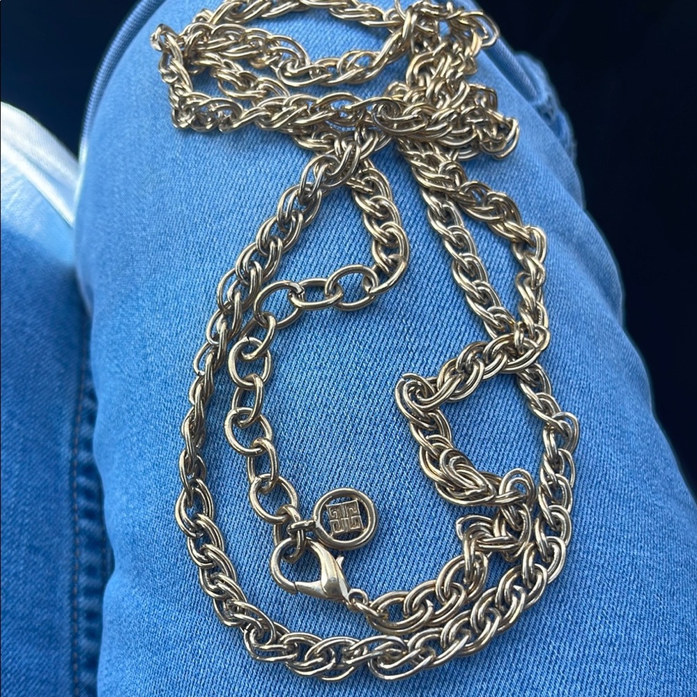 Givenchy Vintage Jewelry Gold Tone Curb Link Necklace with Logo Charm Pendant - Picture 4 of 6